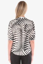 Load image into Gallery viewer, Jump Abstract Fern Top 3179
