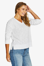 Load image into Gallery viewer, Jump V neck Slub Pullover 1002A
