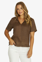 Load image into Gallery viewer, Jump Open Collar S/S Top 3096A
