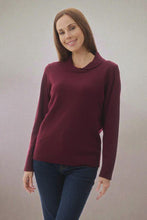 Load image into Gallery viewer, Slade Crossover Neck Pullover 7WL503
