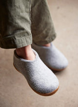 Load image into Gallery viewer, Glerups Honey Rubber Shoe G001
