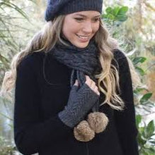 Load image into Gallery viewer, Lothlorian Cable Fingerless Mitten 9874
