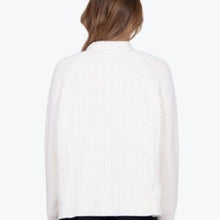 Load image into Gallery viewer, Fields Cable Raglan Pullover FK5007
