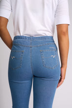 Load image into Gallery viewer, Vassalli 7/8th Denim Jeans 271CS

